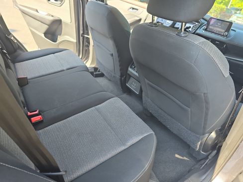 Used 2022 Nissan Rogue SV FWD image 11
