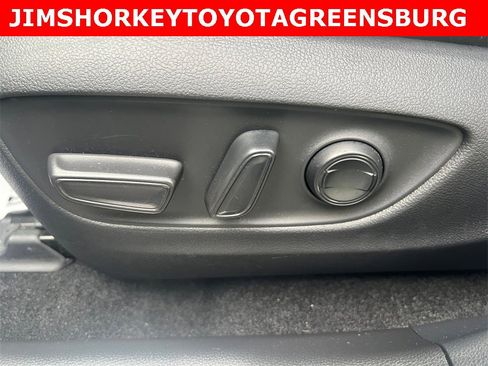 Used 2024 Toyota Venza XLE image 15