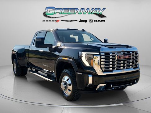 Used 2024 GMC Sierra 3500 Denali image 1