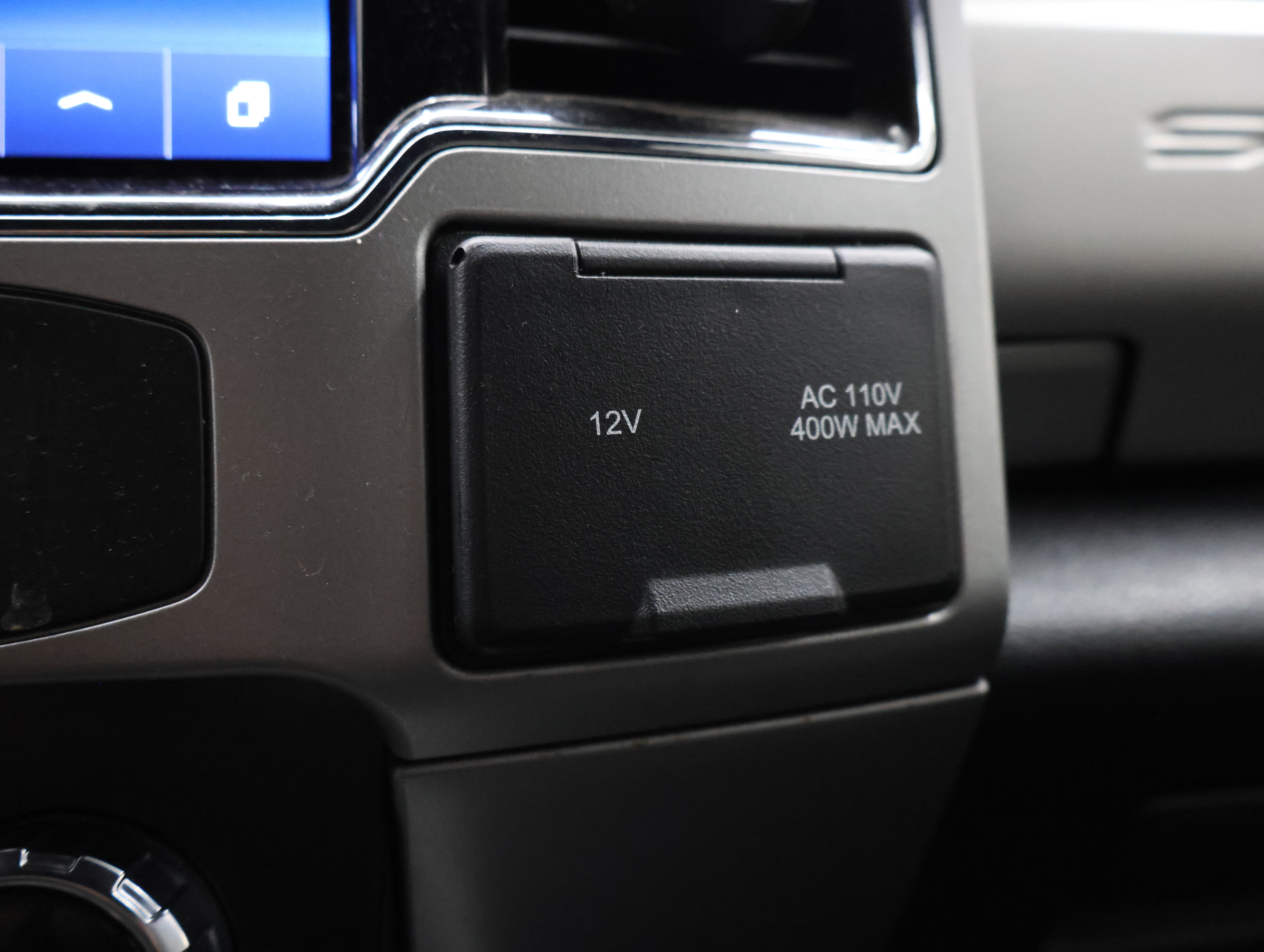 Used 2022 Ford F350 Lariat w/ Black Appearance Package AWD/4WD image 46