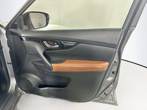 Used 2018 Nissan Rogue SL w/ Premium Package FWD image 33