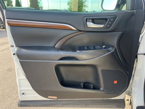 Used 2018 Toyota Highlander Limited AWD/4WD image 9