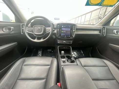 Certified 2025 Volvo XC40 B5 Core AWD/4WD image 17