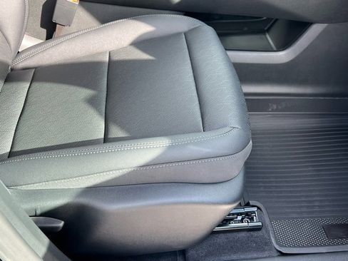 New 2026 Chevrolet Equinox LT w/ Convenience Package II image 24