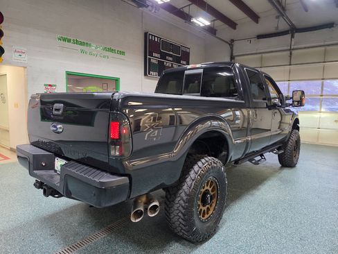 Used 2015 Ford F250 Lariat w/ Lariat Interior Package image 6