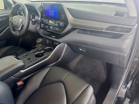 Certified 2024 Toyota Highlander XLE AWD/4WD image 31
