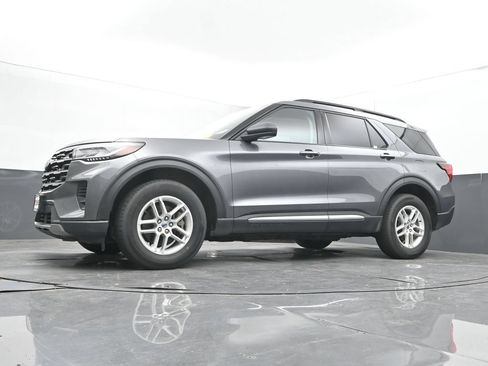 Used 2025 Ford Explorer Active AWD/4WD image 45