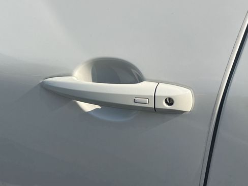 Certified 2023 Nissan Rogue SV FWD image 29