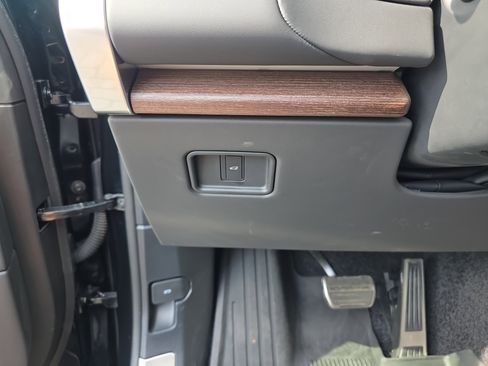 Certified 2025 Land Rover Range Rover Autobiography AWD/4WD image 32