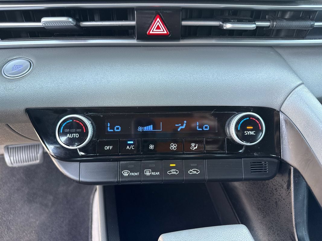 Used 2022 Hyundai Elantra SEL FWD image 22