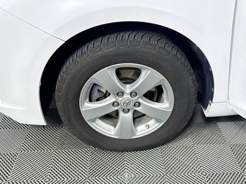 Used 2011 Toyota Sienna LE image 4