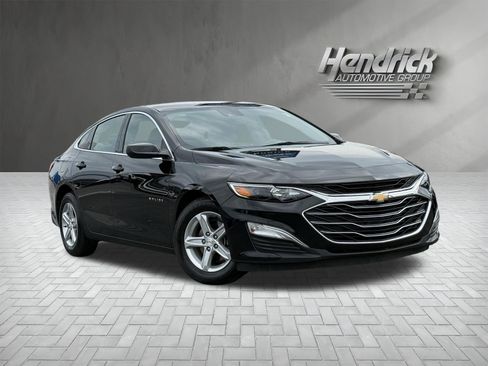 Used 2025 Chevrolet Malibu LS FWD image 2