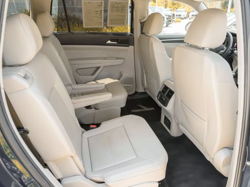 Used 2022 Volkswagen Atlas SE w/ Panoramic Sunroof Package FWD image 36