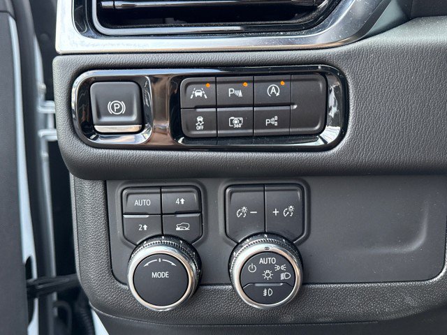 Used 2025 GMC Yukon XL Denali AWD/4WD image 25