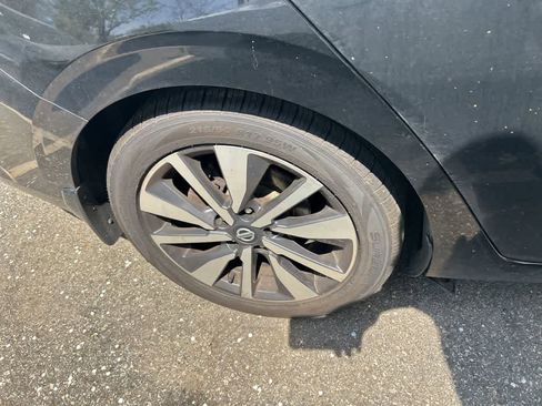 Used 2020 Nissan Sentra SV w/ SV Premium Package image 6