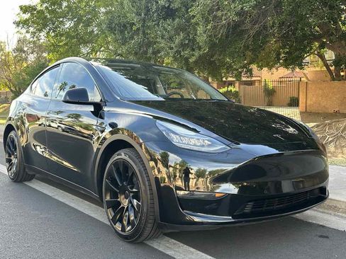 Used 2021 Tesla Model Y Long Range image 2