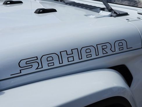 Used 2019 Jeep Wrangler Unlimited Sahara w/ Safety Group AWD/4WD image 13