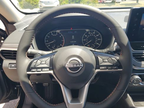 New 2026 Nissan Altima 2.5 SR FWD image 9