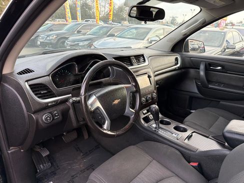 Used 2017 Chevrolet Traverse LT image 12