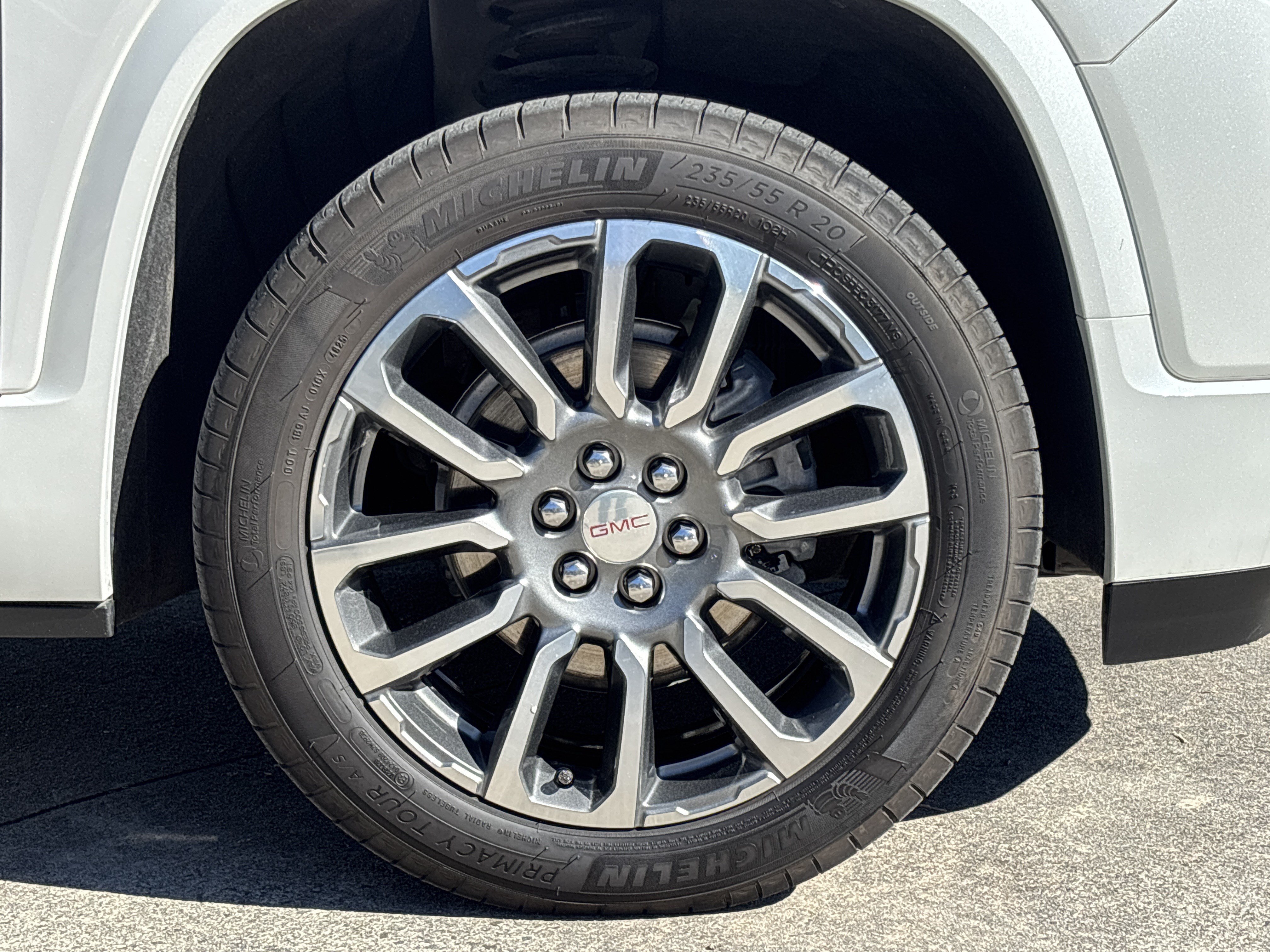 Used 2022 GMC Acadia Denali w/ Denali Ultimate Package FWD image 9