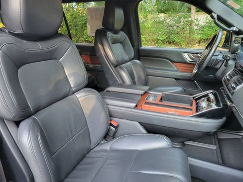 Used 2024 Lincoln Navigator L 4WD image 11