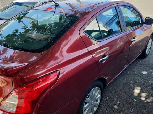 Used 2019 Nissan Versa SV FWD image 3