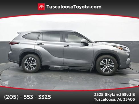 Used 2026 Toyota Highlander XLE image 1
