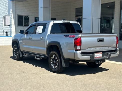 Used 2019 Toyota Tacoma TRD Off-Road w/ Technology Package AWD/4WD image 5