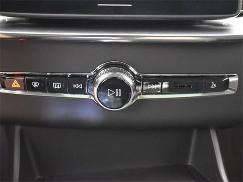 Used 2025 Volvo XC90 B5 Plus w/ Protection Package Premier image 20