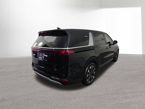 Used 2024 Kia Carnival EX FWD image 13