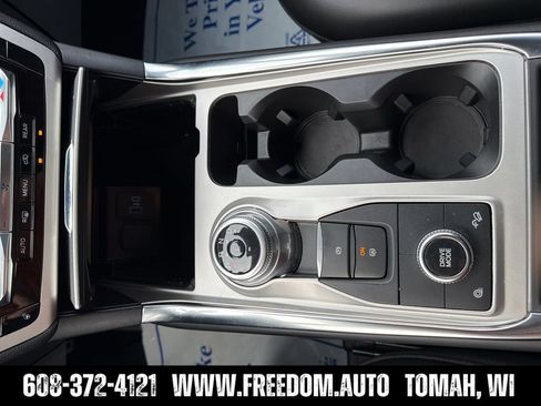Used 2022 Ford Explorer XLT w/ Equipment Group 202A AWD/4WD image 18