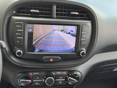 Used 2022 Kia Soul LX w/ Technology Package FWD image 11