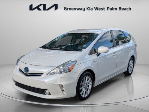 Used 2013 Toyota Prius V Five image 4