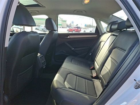 Used 2022 Volkswagen Passat 2.0T SE image 10