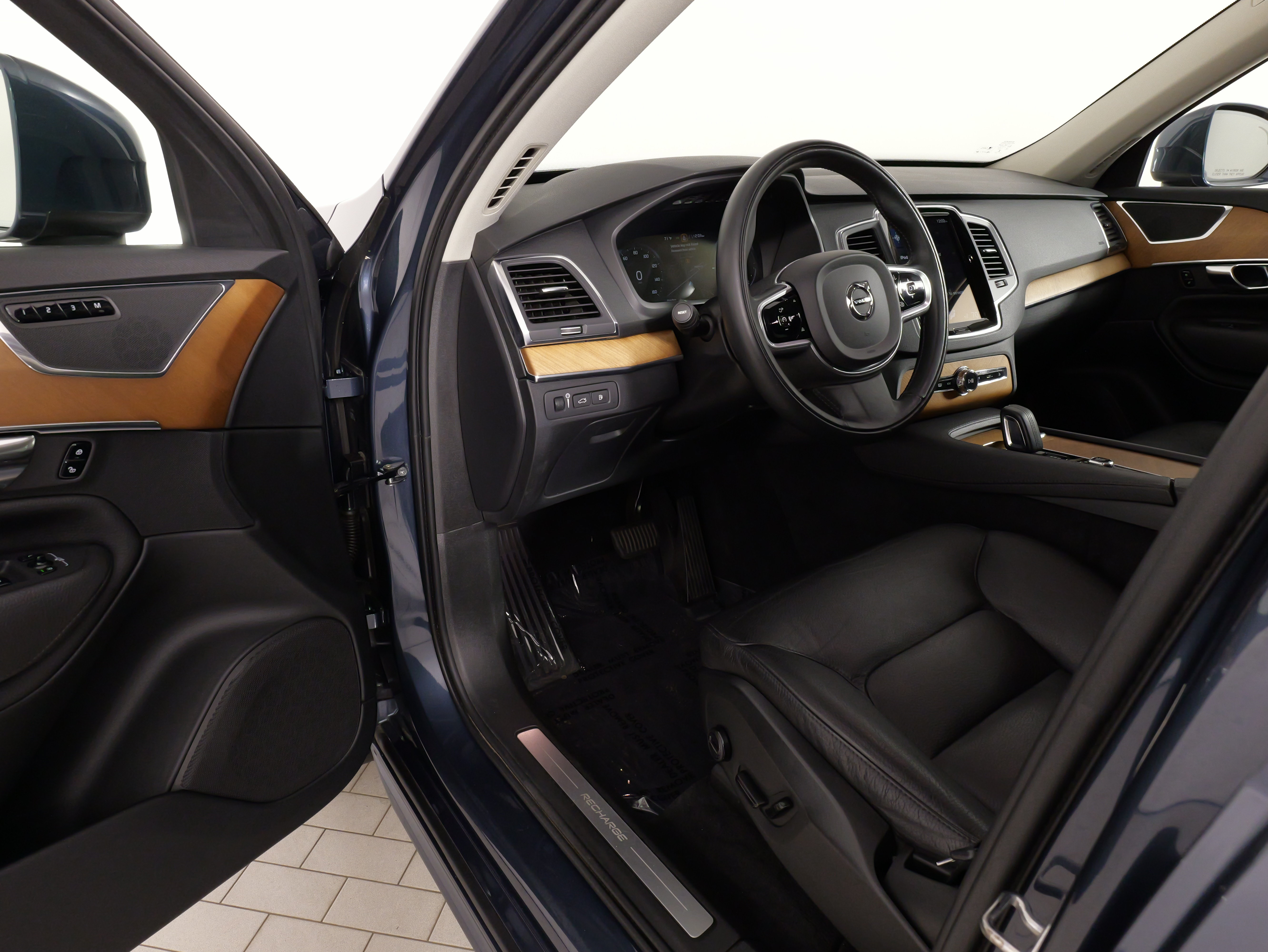 Used 2021 Volvo XC90 T8 Inscription Expression w/ Protection Package Premier AWD/4WD image 25