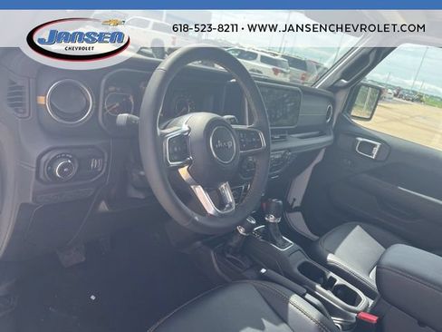 Used 2024 Jeep Wrangler Unlimited Sahara AWD/4WD image 12
