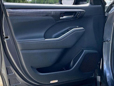 Used 2024 Toyota Highlander Limited image 20