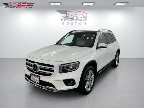 Used 2022 Mercedes-Benz GLB 250 4MATIC image 1