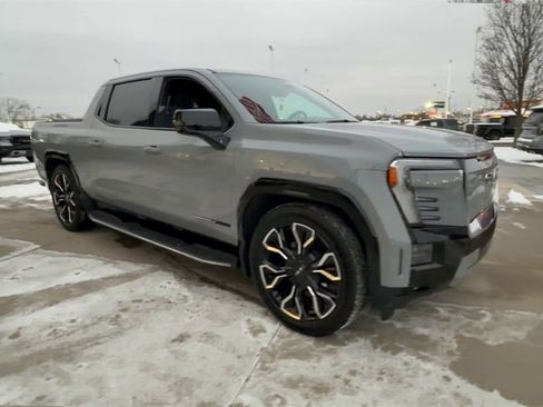 Used 2024 GMC Sierra EV Denali image 2