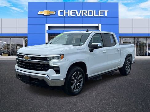 Used 2022 Chevrolet Silverado 1500 LT AWD/4WD image 2