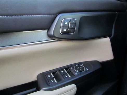 Used 2024 Ford Ranger Lariat w/ Trailer Tow Package image 24