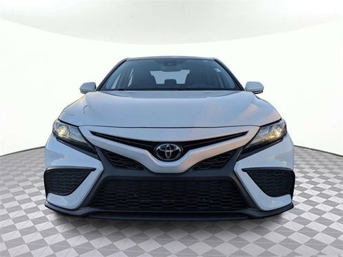 Used 2022 Toyota Camry SE image 7