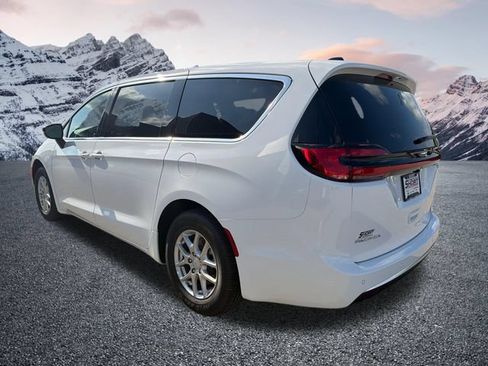 New 2027 Chrysler Pacifica Select FWD image 7