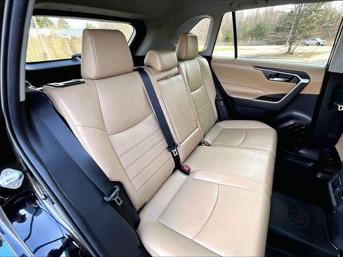 Used 2021 Toyota RAV4 XLE Premium image 20