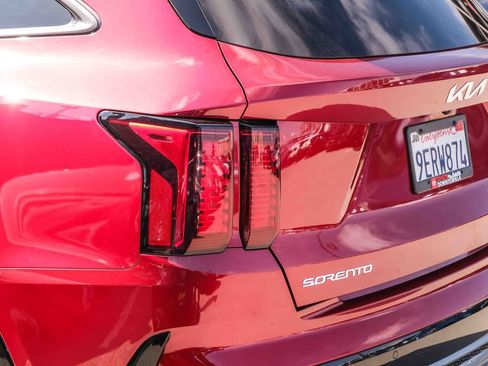 Used 2023 Kia Sorento S FWD image 7