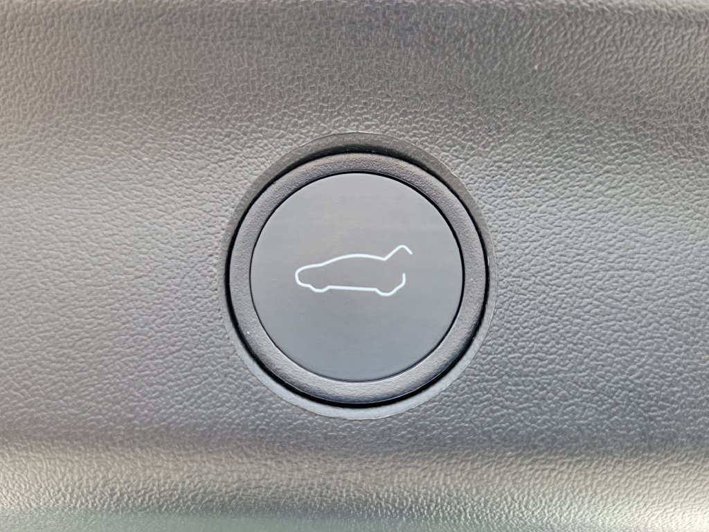 Used 2022 Tesla Model Y Long Range AWD/4WD image 8
