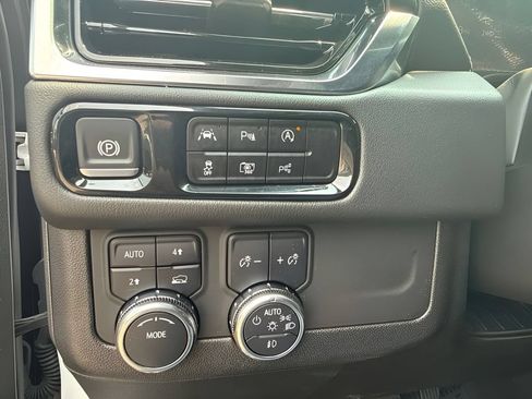 Used 2025 GMC Yukon Denali AWD/4WD image 25