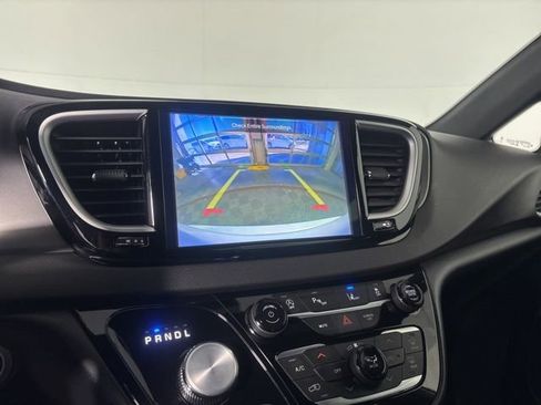 Used 2025 Chrysler Pacifica Select FWD image 19