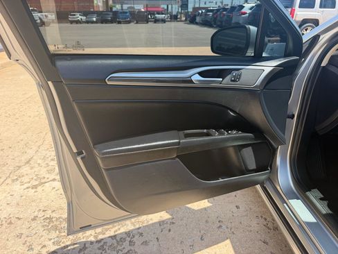 Used 2020 Ford Fusion SEL FWD image 11