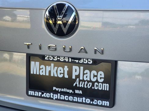 Used 2023 Volkswagen Tiguan SE R-Line FWD image 17